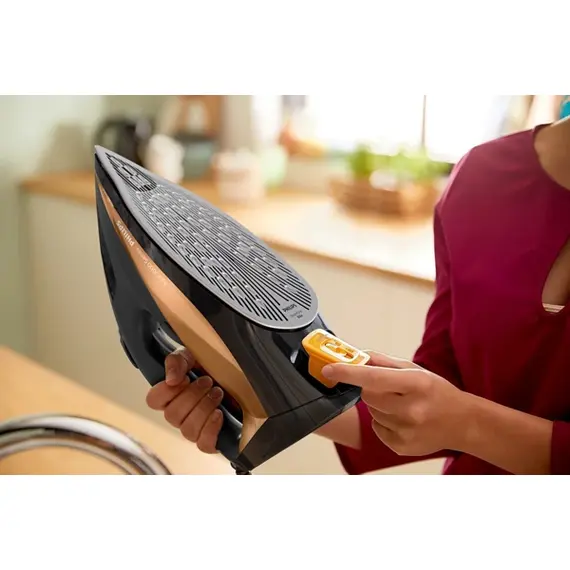 უთო Philips DST7040/80, 2800W, 300ML, Steam Iron, Black/Golden , 2 image - Primestore.ge